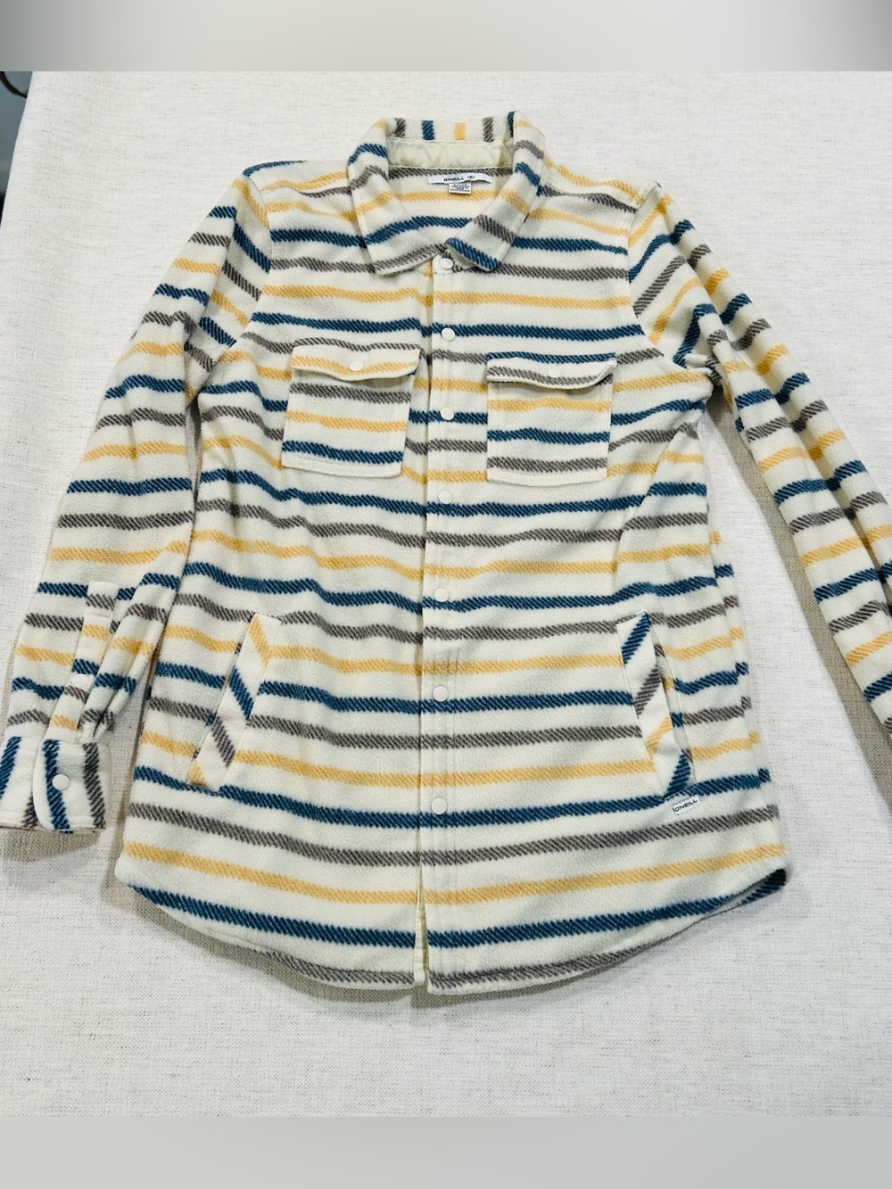 Oneill Women’s Fleece Shirt Size Small 

Striped Cream, Mustard & Teal